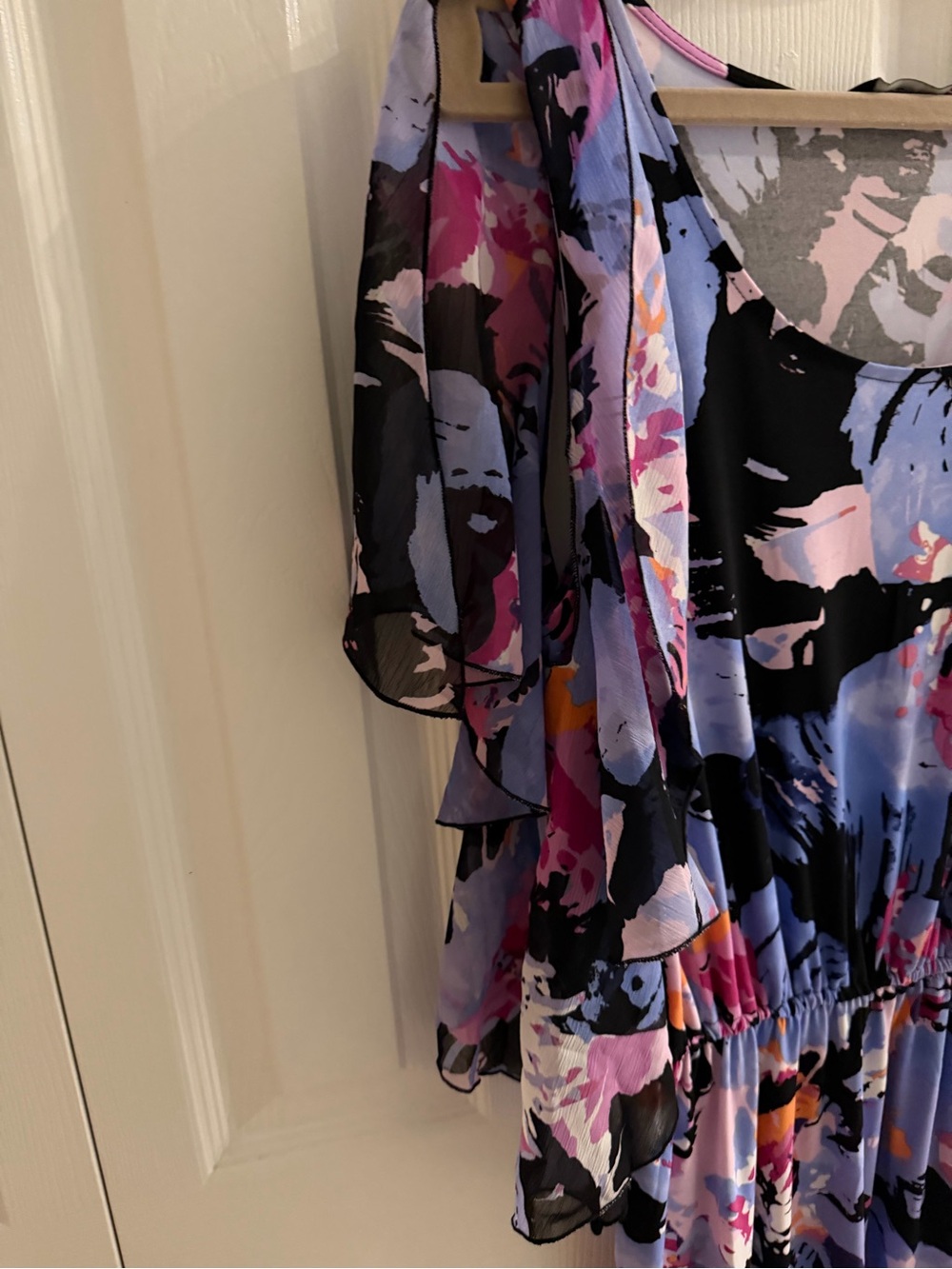 Flowy Lavender Abstract Maxi Dress - Picture 5 of 5